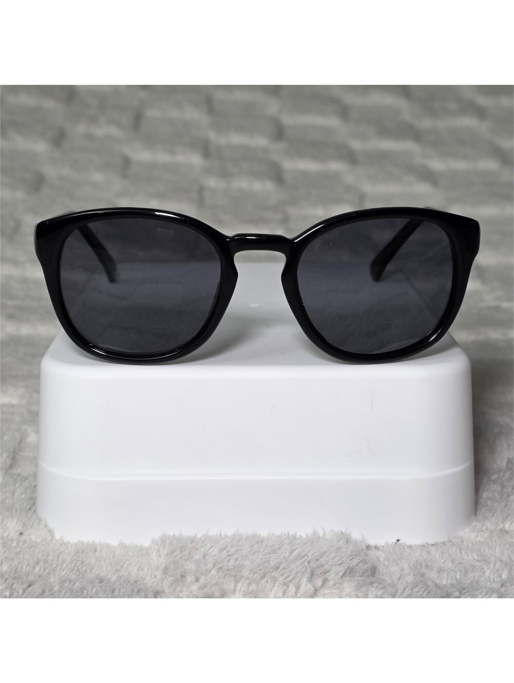 Cole Haan Round Sunglasses Black Frames + Tinted Lenses W/ Silver Logo Detailing